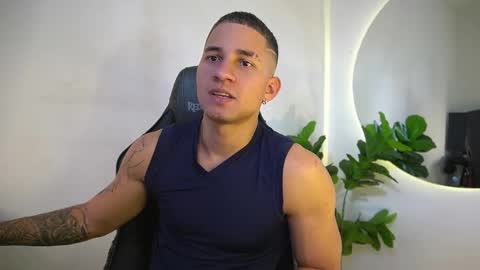 Snapshot of thin_tommy11 chatting on 05.02.26 thin_tommy11 online show from 05.02.26