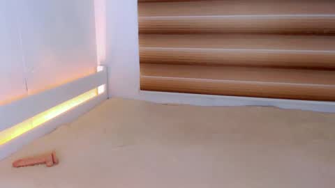 LAURA online show from 04.09.26