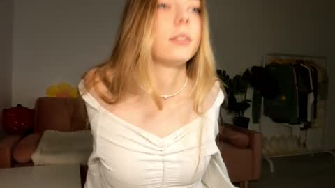 Amelia  shows on mondays fridays and sundays  if anything changes im giving updates on my fansly  online show from 03.09.25