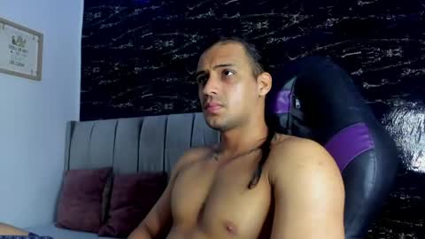 Snapshot of thomas__wayne chatting on 05.01.26 Thomas online show from 05.01.26