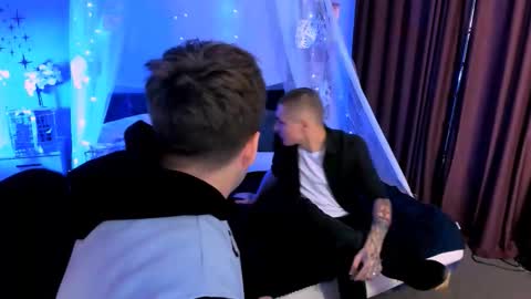 thomas_crow online show from 12.23.25