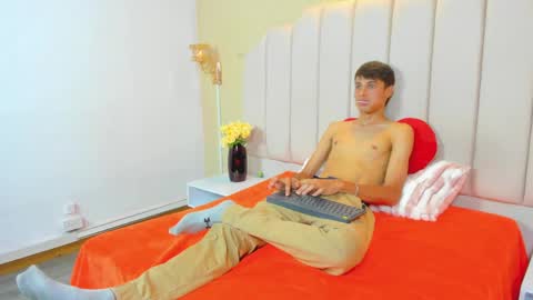 Snapshot of thomas_dikey chatting on 04.07.26 thomas_dikey online show from 04.07.26