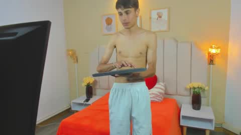 Snapshot of thomas_dikey chatting on 04.08.26 thomas_dikey online show from 04.08.26