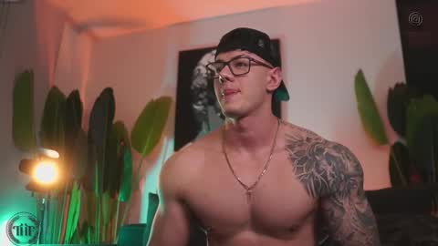 Snapshot of thomas_falcon1 chatting on 11.23.25 Thomas Falcon online show from 11.23.25