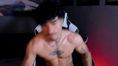 Snapshot of thomas_fit1 chatting on 04.06.26 Thomas 3 JUST STAY AND BE MY LAST LOVE online show from 04.06.26