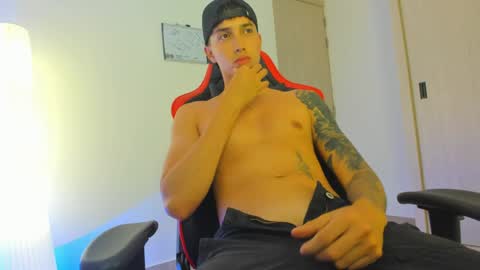Snapshot of thomas_foxx chatting on 04.10.26 thomas_foxx online show from 04.10.26