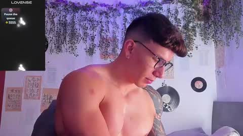 Thomas Grey online show from 03.03.25