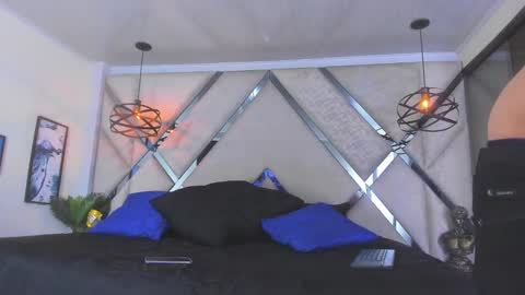 Snapshot of thomas_may4rs chatting on 02.19.25 ---Thomas--- online show from 02.19.25