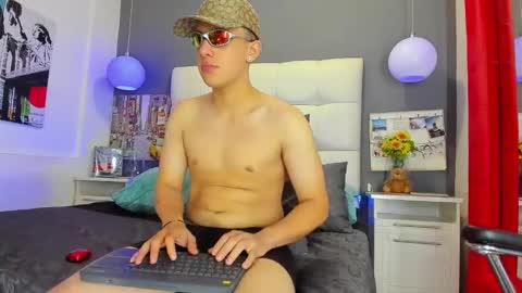 Snapshot of thomas_may4rs chatting on 03.04.25 ---Thomas--- online show from 03.04.25