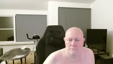 thomash32 online show from 09.14.25