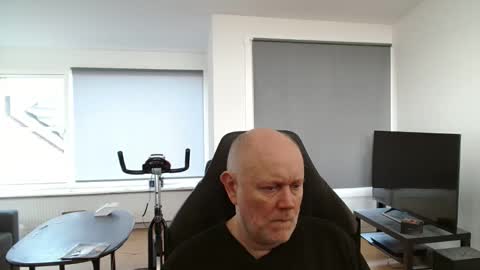 thomash32 online show from 10.10.25