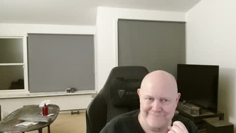 thomash32 online show from 11.02.25