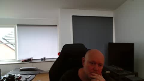 thomash32 online show from 11.29.25