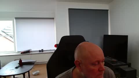 thomash32 online show from 12.02.25