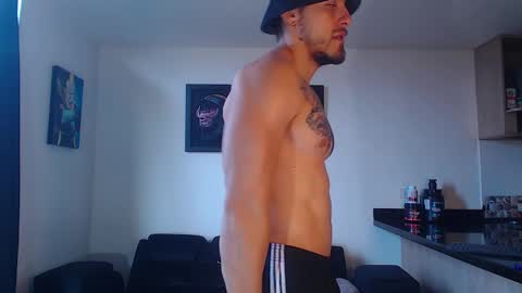 Snapshot of thomashoward31 chatting on 02.02.25 Thomas online show from 02.02.25