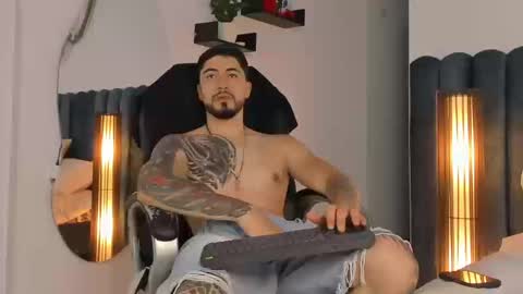 Snapshot of thomasmarzo1 chatting on 09.29.25 sweetfit boy online show from 09.29.25