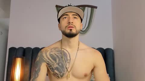 Snapshot of thomasmarzo1 chatting on 10.28.25 sweetfit boy online show from 10.28.25