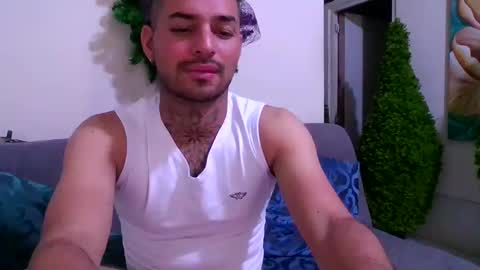 Snapshot of thomassmith2023 chatting on 12.11.24 thomas smith online show from 12.11.24