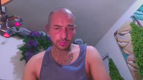 Snapshot of thomassmith2023 chatting on 02.21.25 thomas smith online show from 02.21.25