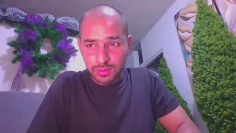 Snapshot of thomassmith2023 chatting on 02.23.25 thomas smith online show from 02.23.25