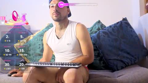 Snapshot of thomassmith2023 chatting on 10.24.25 thomas smith online show from 10.24.25