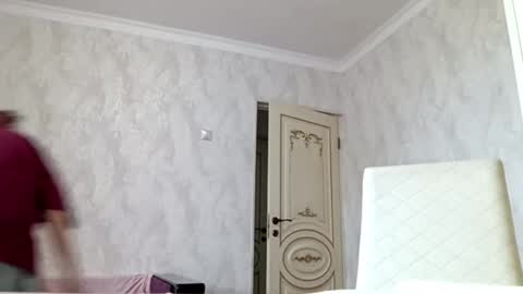 Snapshot of thomasvicknair chatting on 11.26.25 Lina online show from 11.26.25