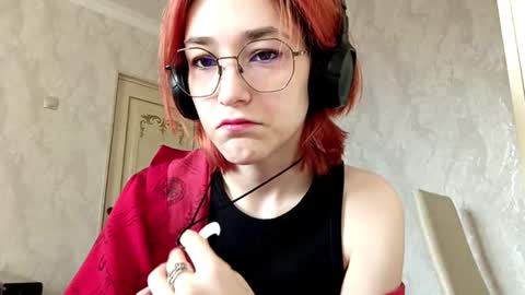 Snapshot of thomasvicknair chatting on 11.27.25 Lina online show from 11.27.25