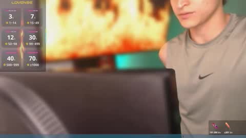 Snapshot of thomklein chatting on 10.02.25 Thom Klein online show from 10.02.25