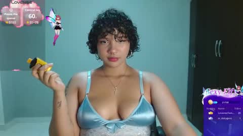 Snapshot of thompson_ari chatting on 12.19.25 thompson ari online show from 12.19.25
