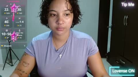 Snapshot of thompson_ari chatting on 12.21.25 thompson ari online show from 12.21.25