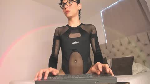 Snapshot of thomythompson chatting on 09.10.25 Thomy T online show from 09.10.25