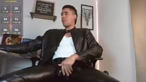 Snapshot of thonydupont chatting on 09.22.25 thonydupont online show from 09.22.25