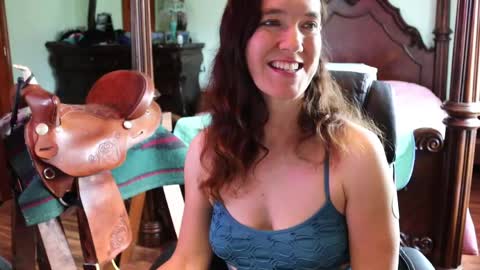 Snapshot of thornbury_rose chatting on 04.19.26 ThornburyRose online show from 04.19.26