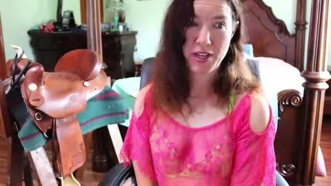 Snapshot of thornbury_rose chatting on 04.23.26 ThornburyRose online show from 04.23.26