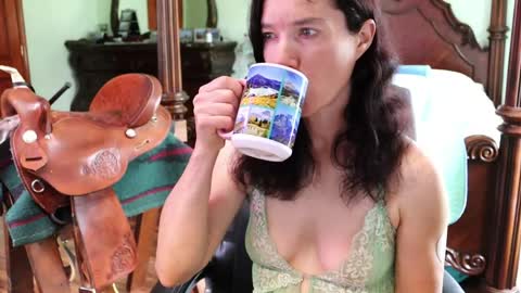 Snapshot of thornbury_rose chatting on 05.01.26 ThornburyRose online show from 05.01.26