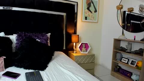 Snapshot of thriana_moon chatting on 06.11.26 thriana online show from 06.11.26