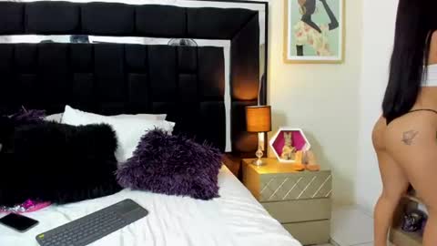 Snapshot of thriana_moon chatting on 07.05.26 thriana online show from 07.05.26