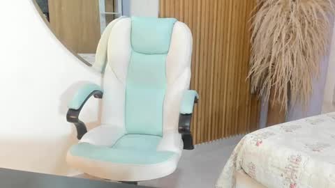 Snapshot of tiana_glowxxx chatting on 09.30.25 Tiana online show from 09.30.25