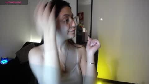 Snapshot of tiana_sweett chatting on 06.19.26 tiana online show from 06.19.26