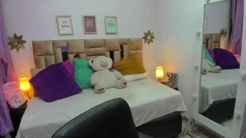 Snapshot of tifanny__thomson chatting on 02.21.25 Tiff online show from 02.21.25