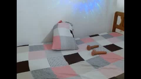 Snapshot of tifanyxesi chatting on 01.12.25 tifanyxesi online show from 01.12.25
