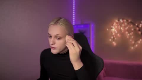 Amira online show from 11.03.25