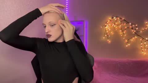 Amira online show from 11.19.25