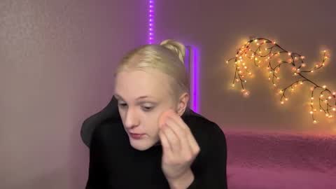 Amira online show from 11.26.25