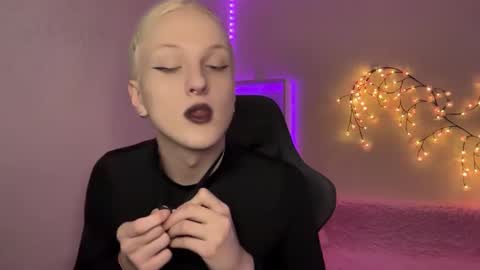 Amira online show from 11.27.25