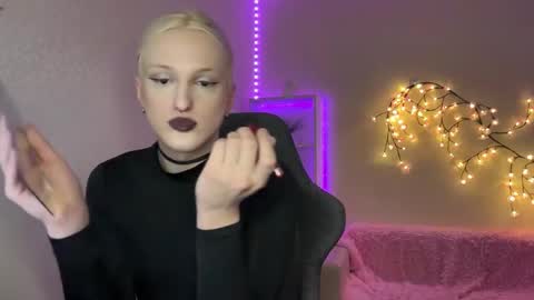 Amira online show from 11.28.25