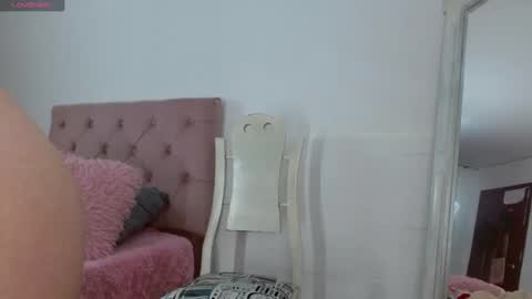 Snapshot of tiffany_beauty18 chatting on 02.18.25 Tifanny online show from 02.18.25