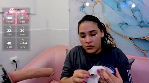 Snapshot of tiffany_glow_ chatting on 11.08.25 Tiffany online show from 11.08.25