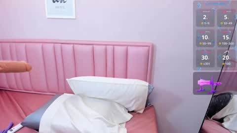 Snapshot of tiffany_glow_ chatting on 11.30.25 Tiffany online show from 11.30.25