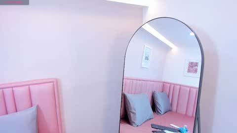 Snapshot of tiffany_glow_ chatting on 12.02.25 Tiffany online show from 12.02.25